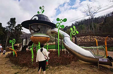 新型戶外游樂(lè)設(shè)備