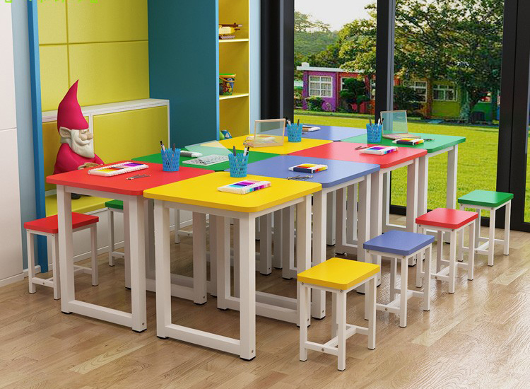 幼兒園拼色課桌椅實物圖