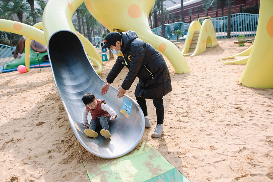 巨型章魚無動力兒童游樂設(shè)備游玩實拍