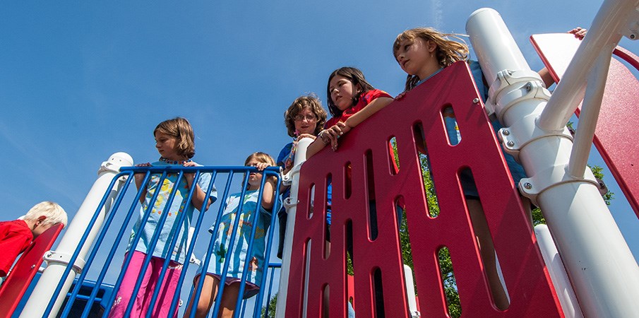 室外無動(dòng)力游樂玩具實(shí)物圖