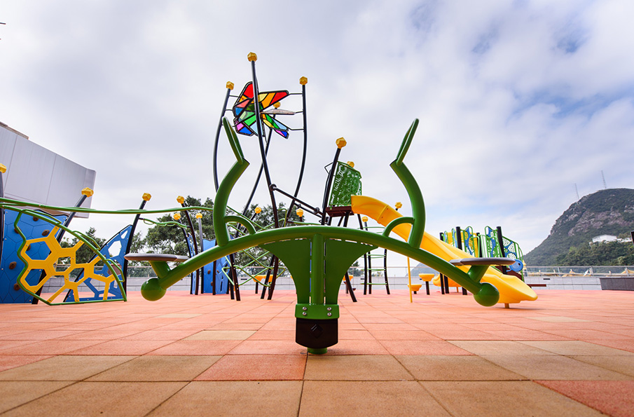 室外攀爬游樂設(shè)備展示