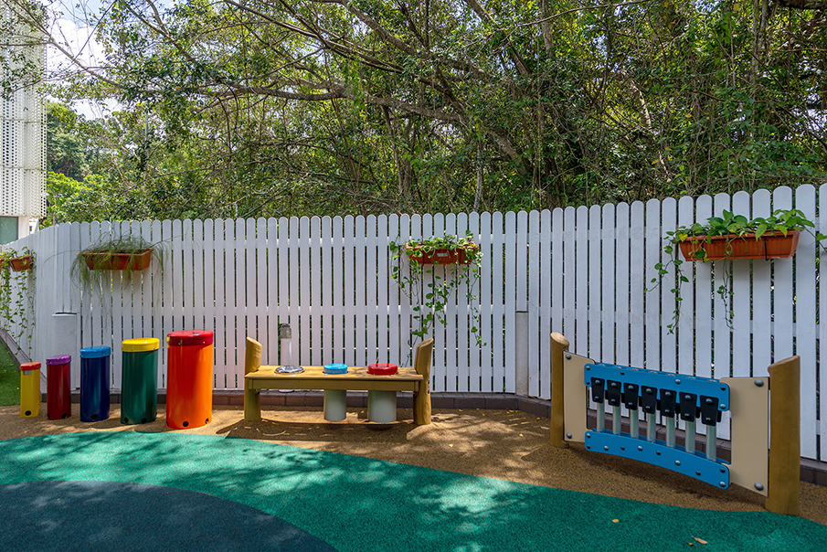 彩虹桑巴鼓戶外打擊樂(lè)器展示