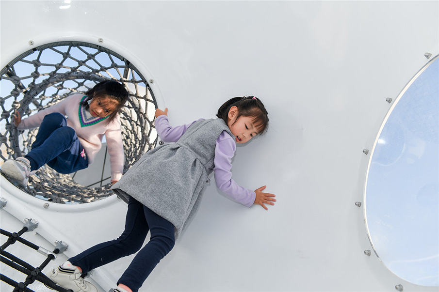 景區(qū)無(wú)動(dòng)力游樂(lè)設(shè)備細(xì)節(jié)圖