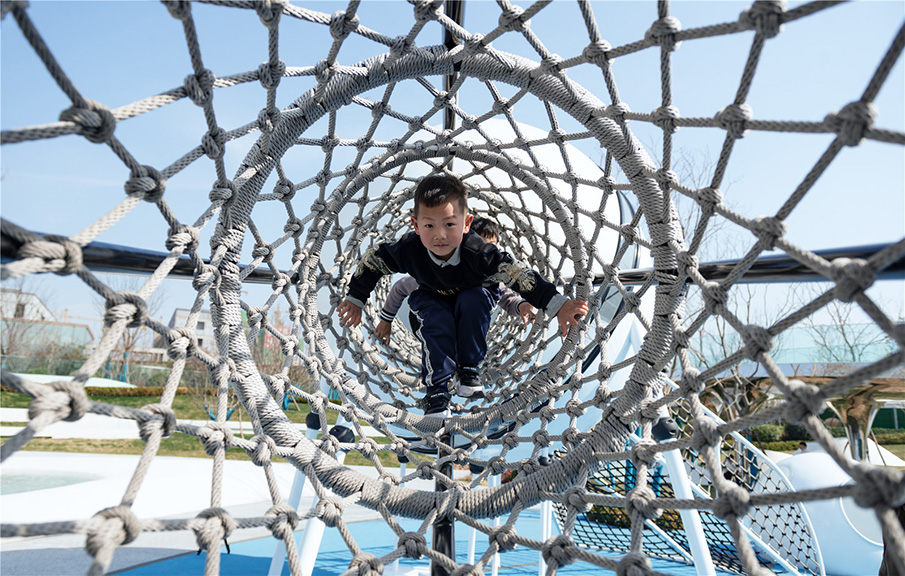 景區(qū)無(wú)動(dòng)力游樂(lè)設(shè)備網(wǎng)繩細(xì)節(jié)圖