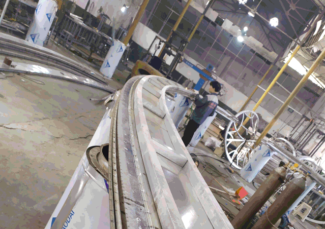 大型主題樂(lè)園設(shè)備安裝圖