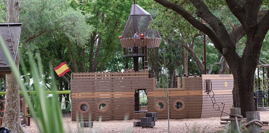 海盜船無(wú)動(dòng)力游樂(lè)設(shè)施