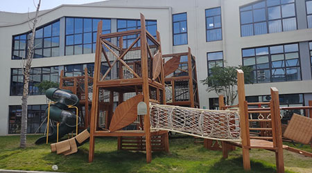 幼兒園戶外木質組合滑梯局部圖