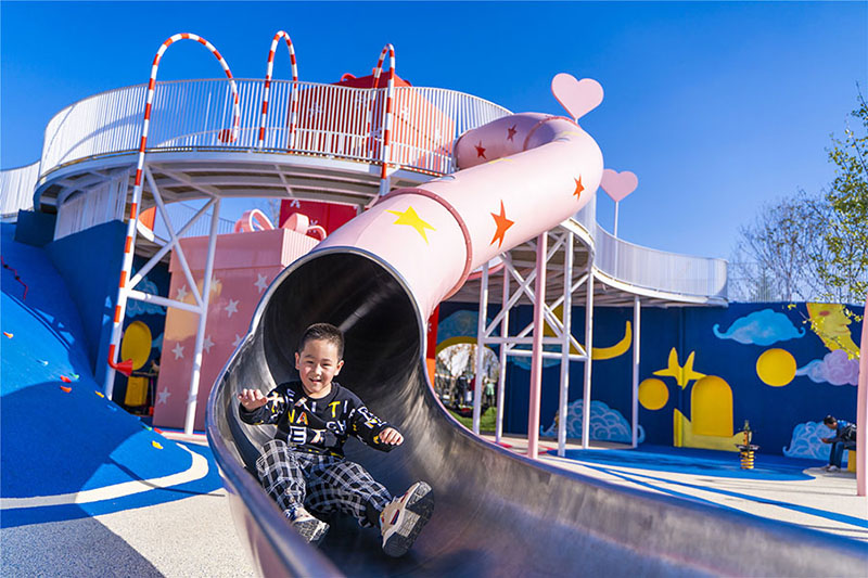 公園禮盒主題設(shè)備滑梯實拍圖