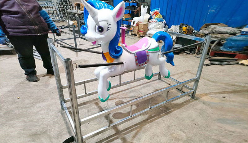 無動力網(wǎng)紅彈簧馬造型