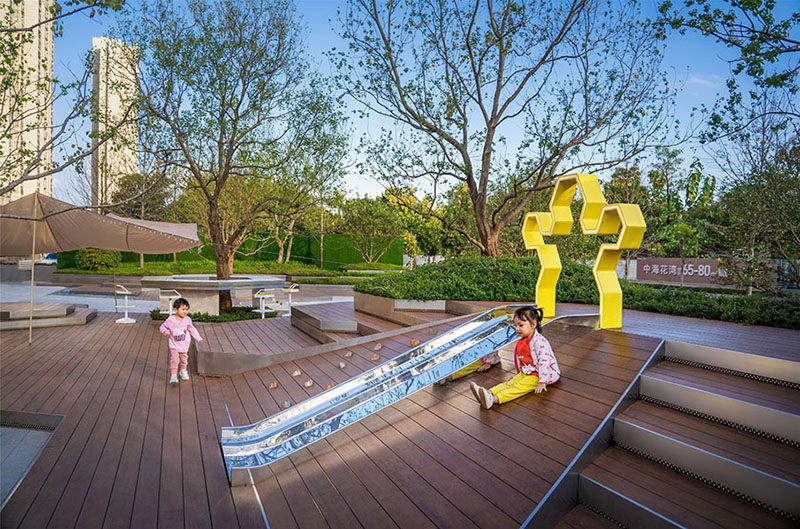 公共空間滑梯游樂設(shè)施