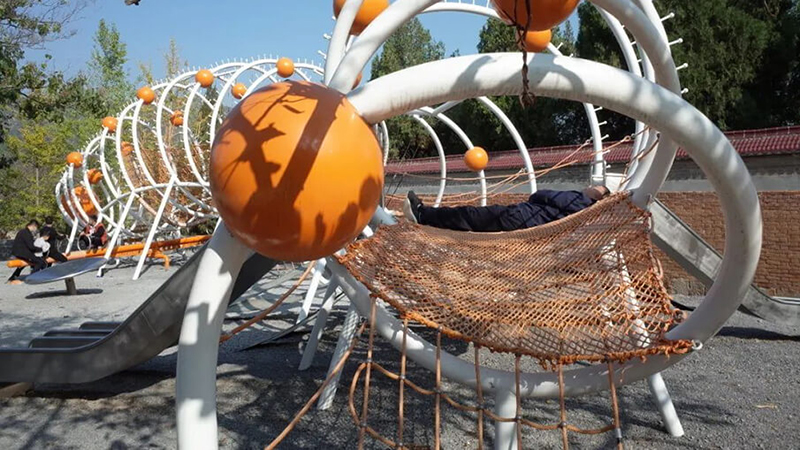 毛毛蟲造型攀爬設(shè)備