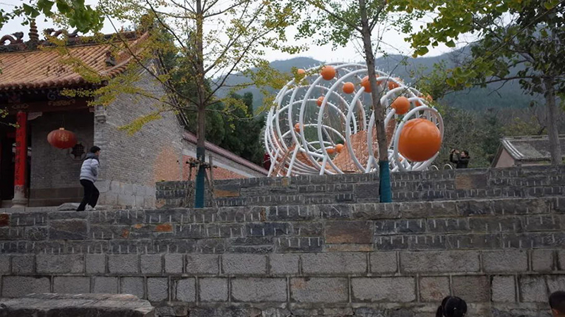 毛毛蟲造型攀爬設(shè)備正面圖