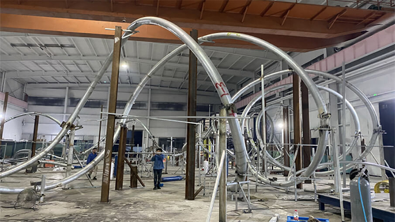 毛毛蟲造型攀爬設(shè)備制作過程