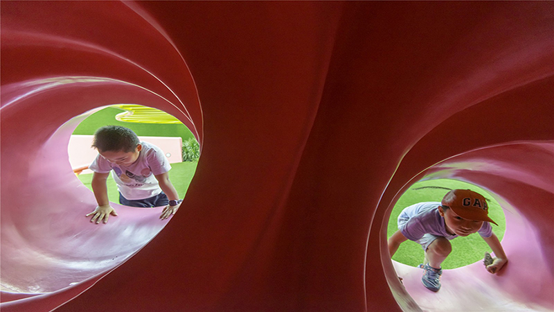 社區(qū)兒童游樂場塔樓鉆洞