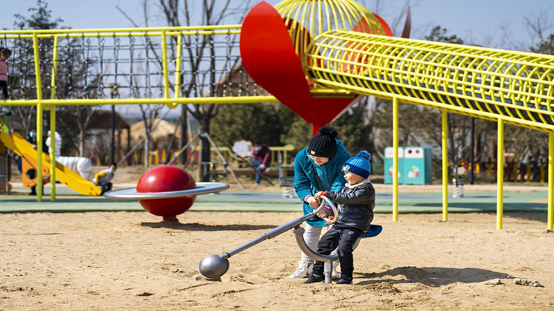 春意十足的主題兒童樂園取水裝置
