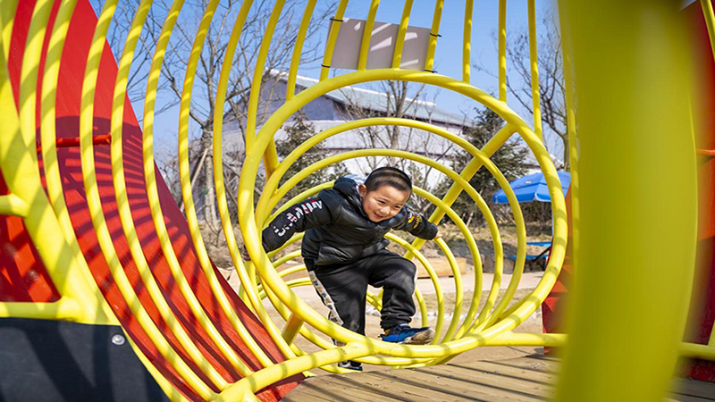 春意十足的主題兒童樂園攀爬網(wǎng)