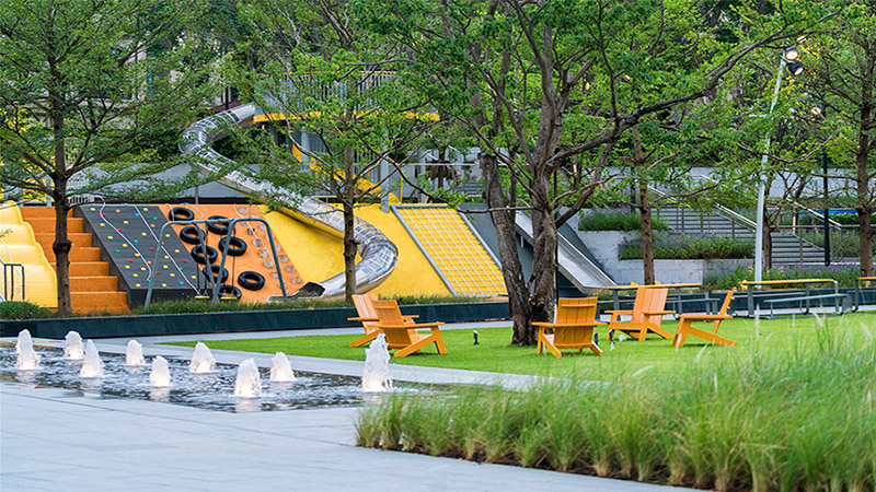 綠色生態(tài)攀爬公園游樂(lè)場(chǎng)休憩草地