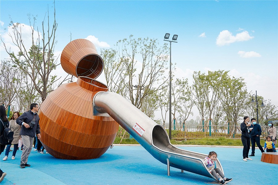 兒童樂園游樂設施螃蟹組合滑梯側(cè)面