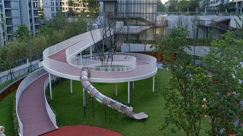 社區(qū)兒童游樂場
