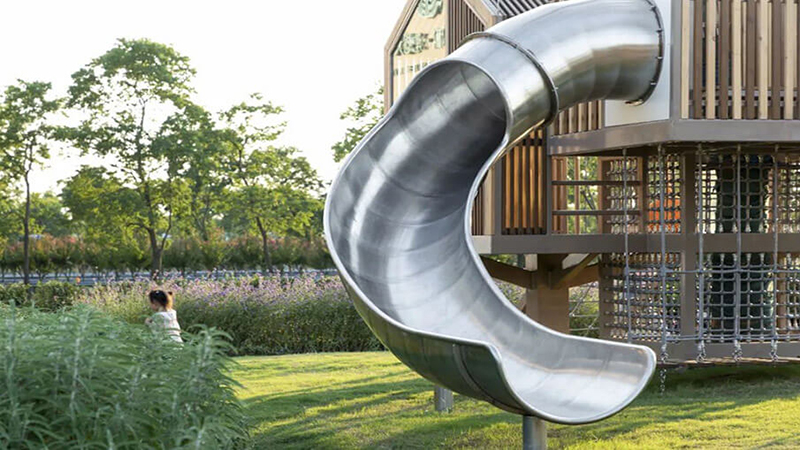 木質(zhì)組合滑梯設(shè)計(jì)方案的不銹鋼滑梯