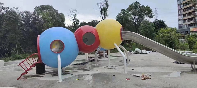 游樂場無動(dòng)力設(shè)備實(shí)拍