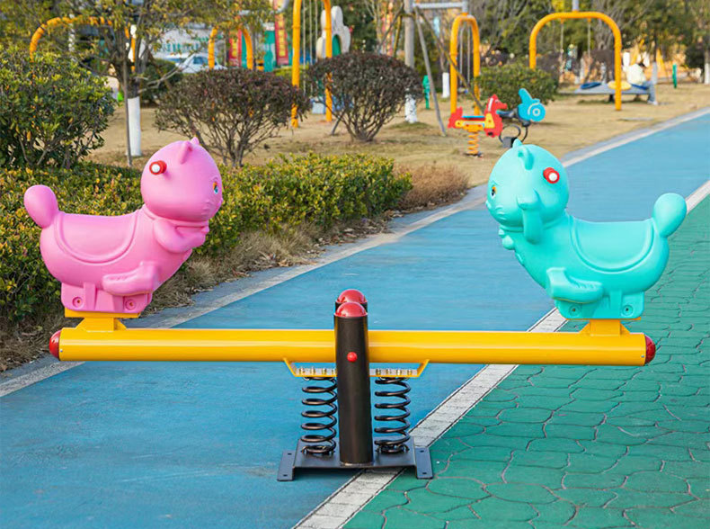 塑料兒童蹺蹺板汽車造型