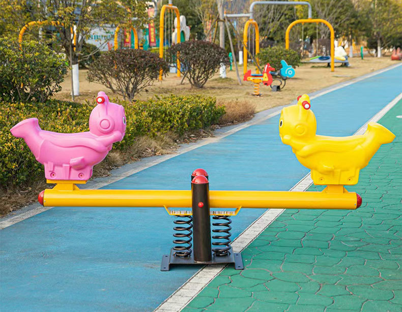 塑料兒童蹺蹺板卡通造型