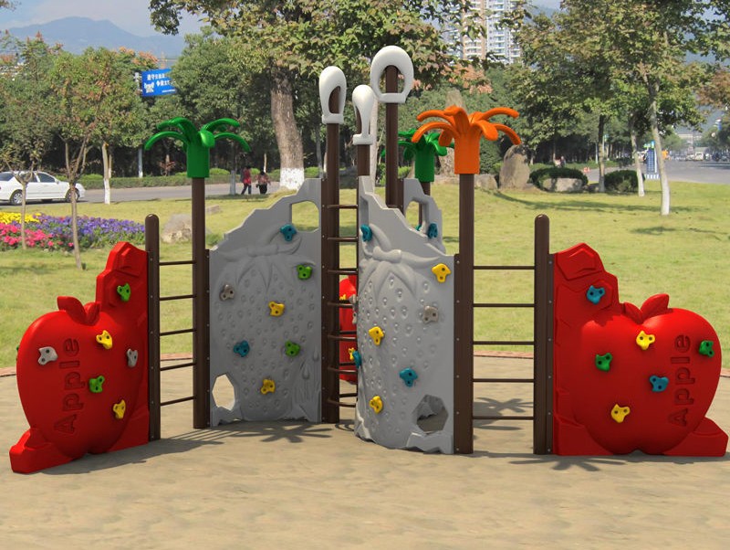 戶外兒童攀巖設備實拍