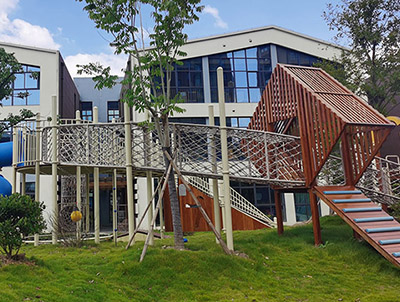 戶外兒童爬網(wǎng)間距要求和幼兒園兒童攀爬設(shè)備質(zhì)量鑒別方法