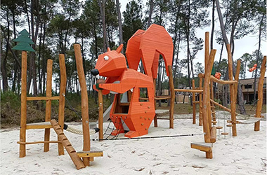 大型戶外原木滑梯