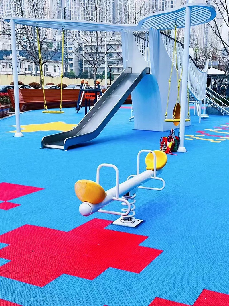 小區(qū)新型游樂設(shè)備