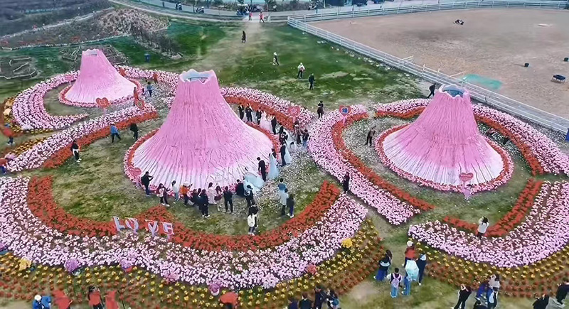 景區(qū)網(wǎng)紅火山噴發(fā)