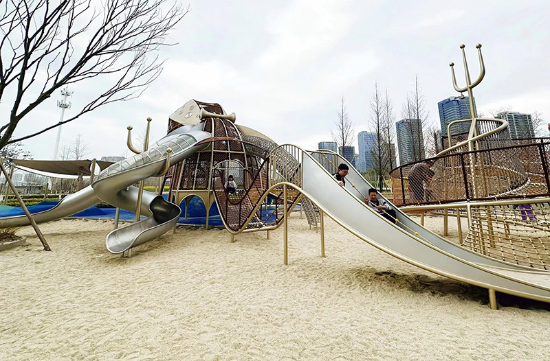 游樂場非標游樂設(shè)施實拍