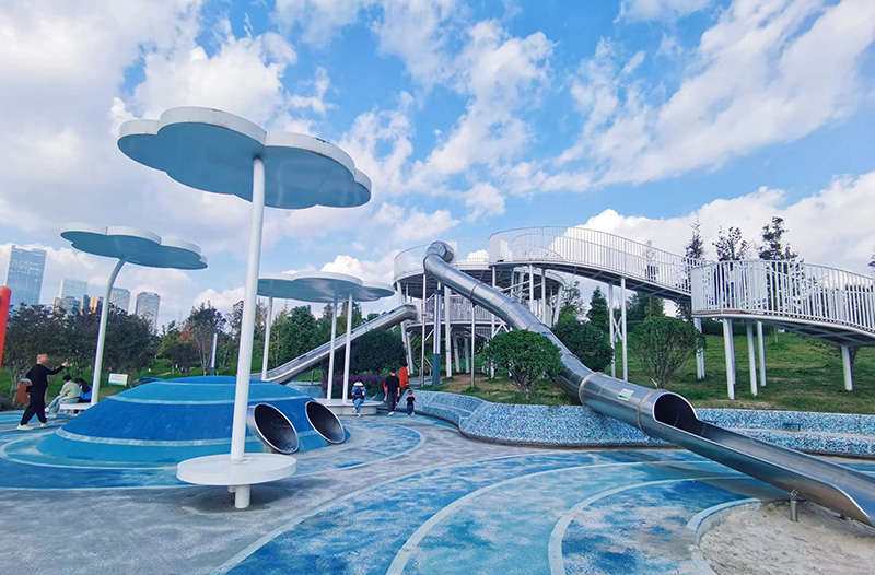 大型戶外不銹鋼滑梯整體效果
