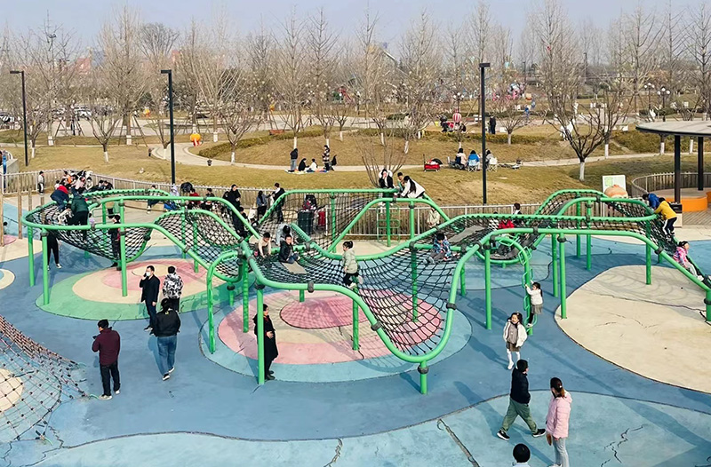 大型戶外攀爬設(shè)備