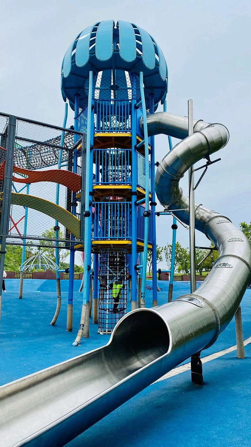 游樂(lè)場(chǎng)不銹鋼滑梯實(shí)拍