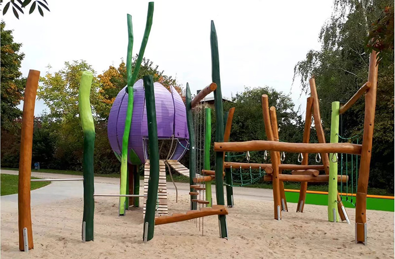 游樂(lè)園大型戶外木質(zhì)滑梯