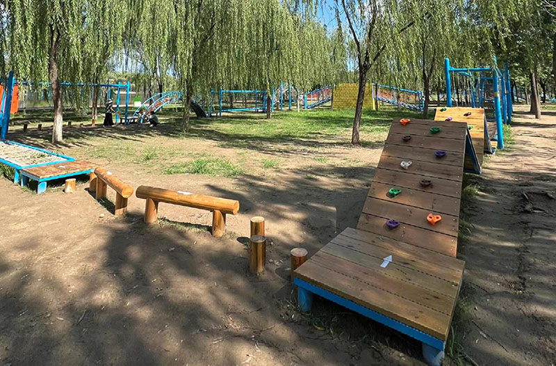 戶外叢林拓展游樂設(shè)施