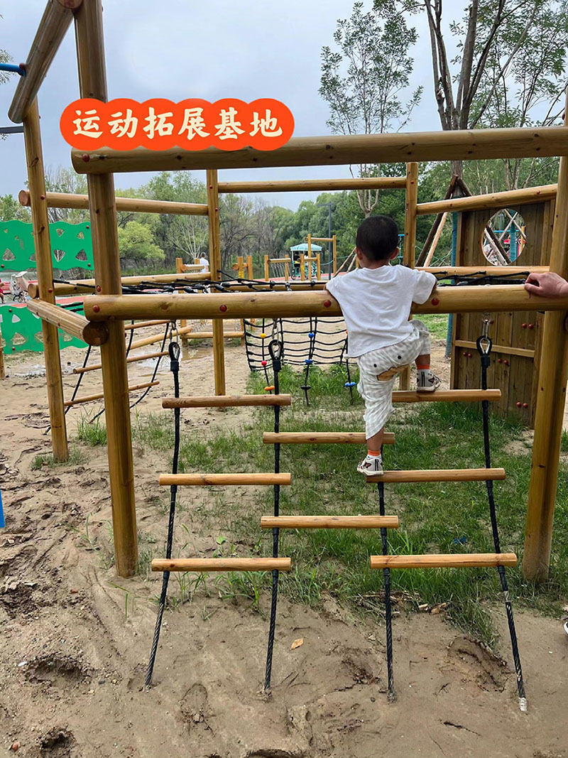 大型叢林拓展游樂設(shè)施