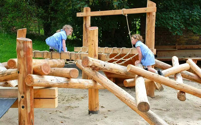 原木戶外拓展設(shè)備