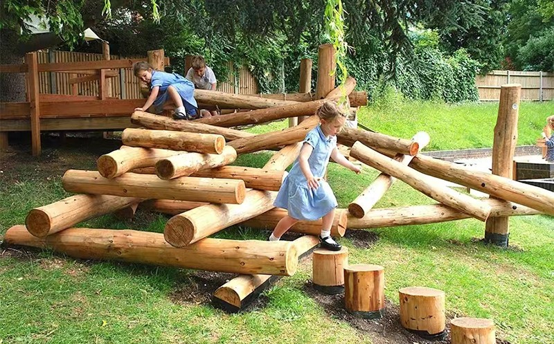 兒童原木戶外拓展設(shè)備