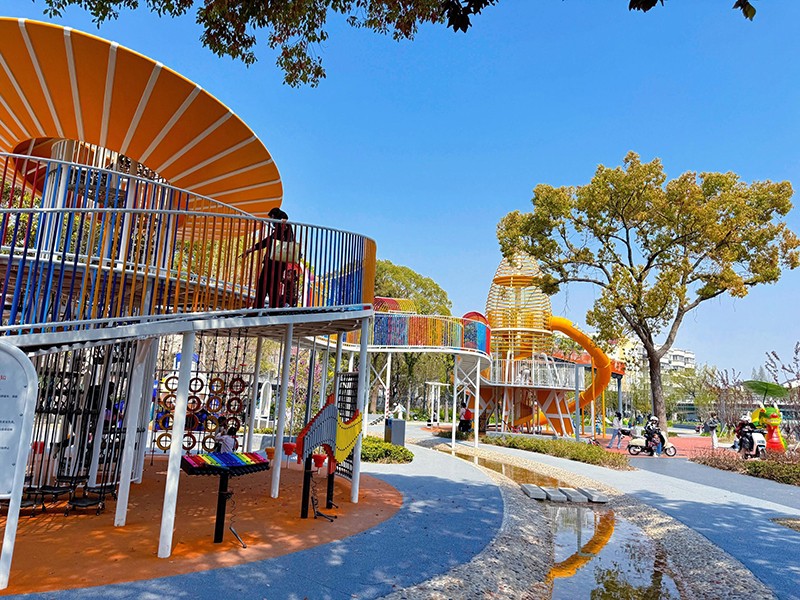 兒童樂園新型游樂設(shè)施局部效果