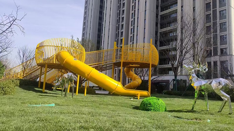 社區(qū)無動力戶外游樂設備背面