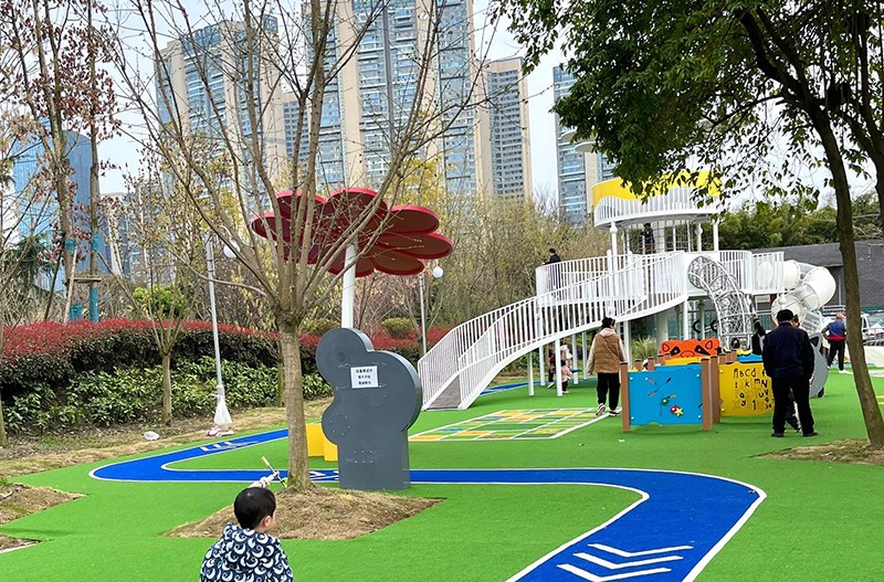 兒童游樂場設施