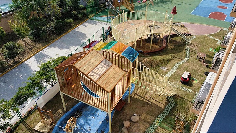 戶外幼兒園游樂設(shè)備側(cè)面圖