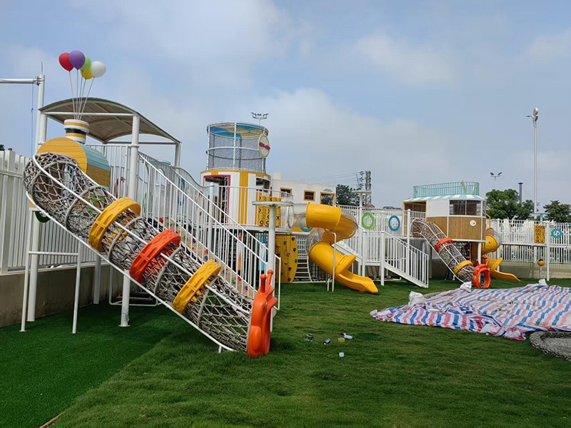 幼兒園室外游樂設(shè)施正面圖