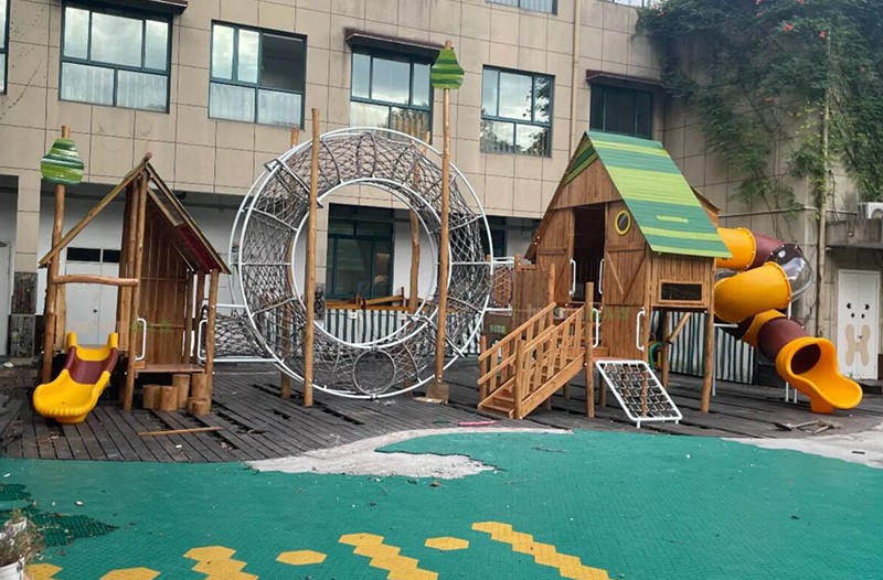 幼兒園原木滑梯