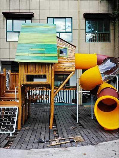 幼兒園戶外原木滑梯