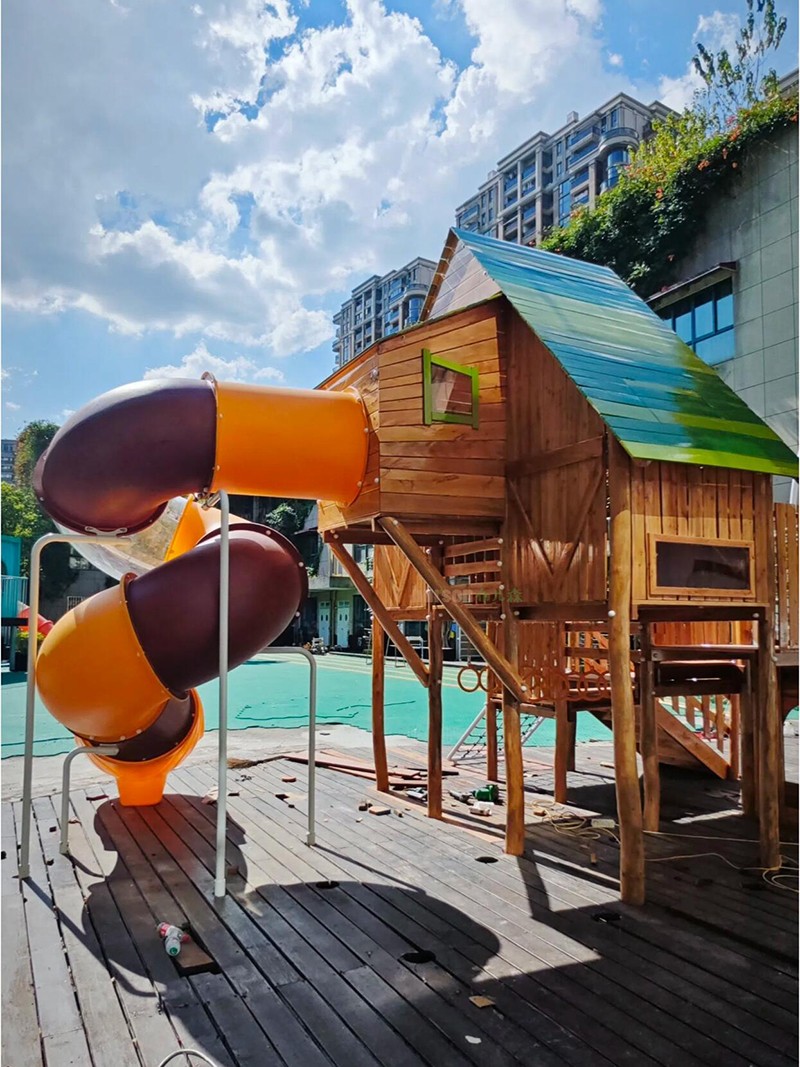 幼兒園戶外原木滑梯效果