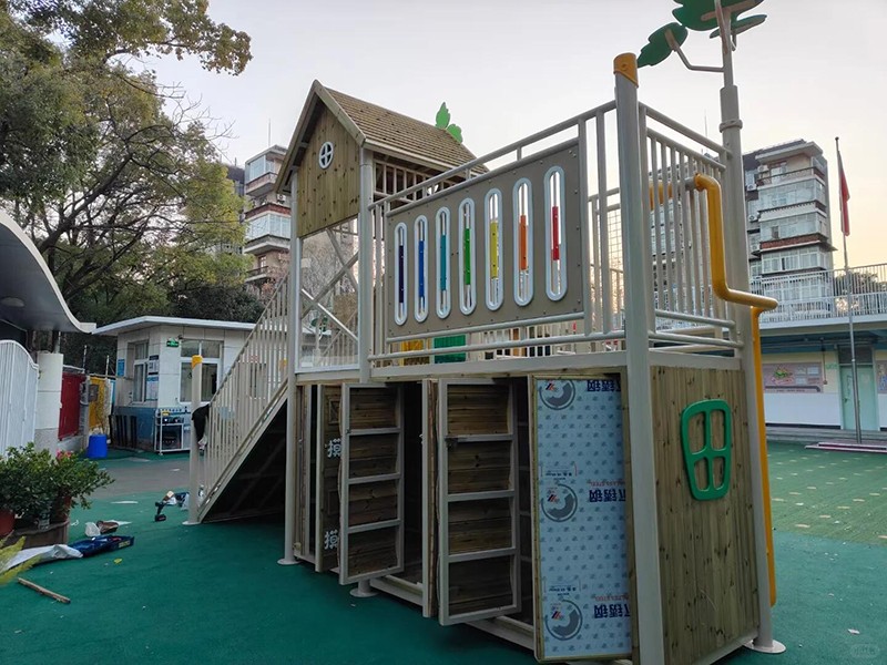幼兒園小木屋游樂設(shè)備